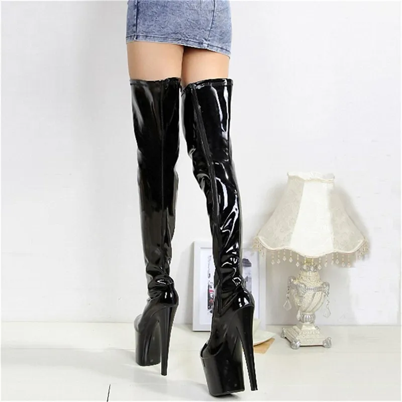 Botas de Mulheres até o Joelho para Festa Noturna no Clube Zebra