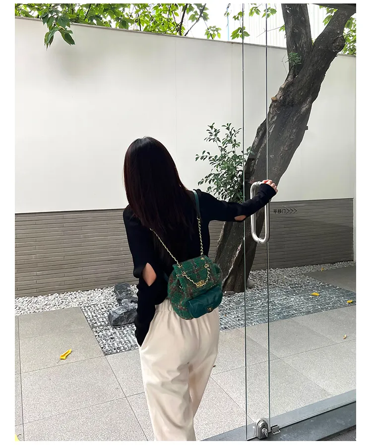 Mochila Mini de Pelúcia com Design de Logo Marca Famosa de Couro Luxuoso para Mulheres Mochila Personalizada com Quilting