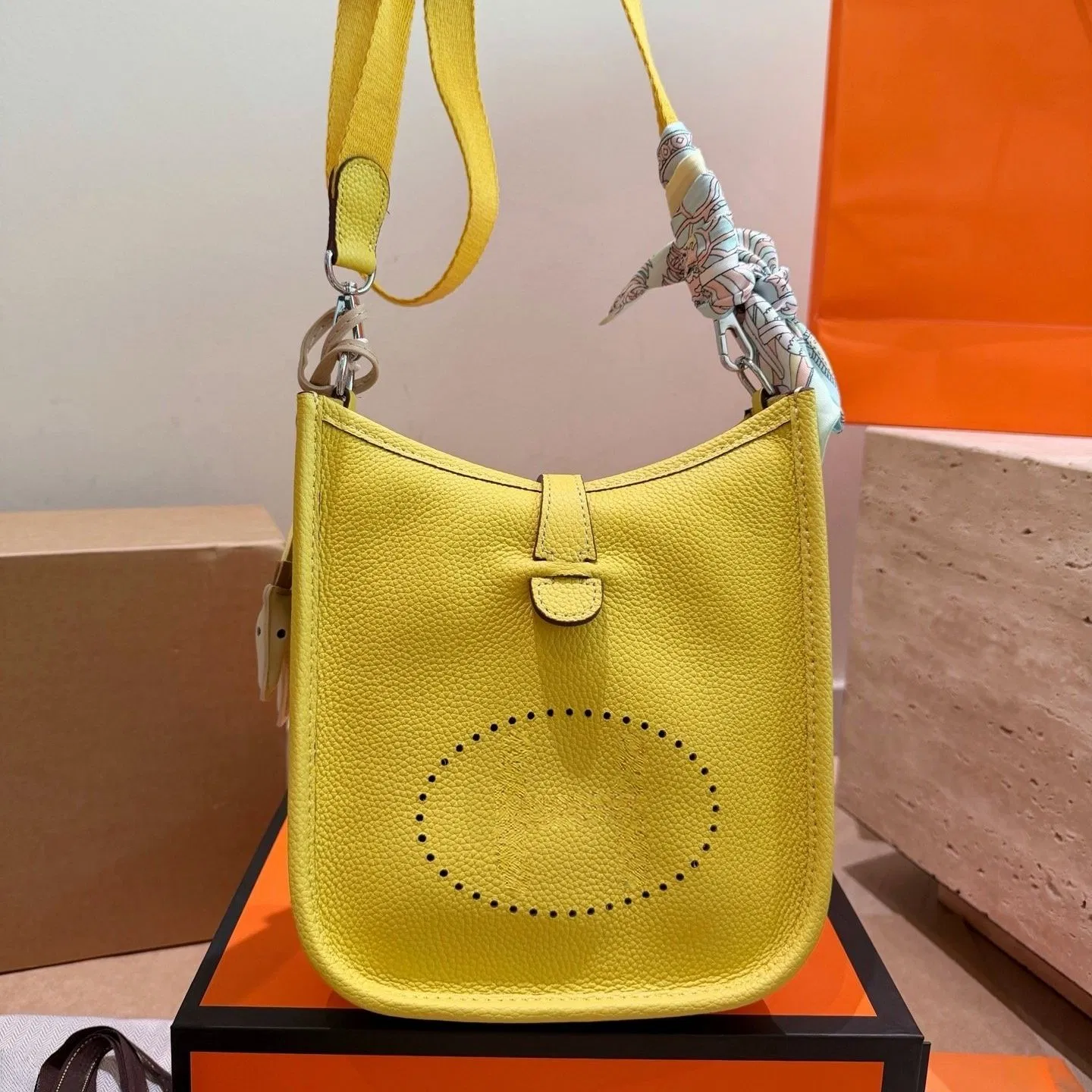 Bolsa Mini Hobo de Couro Texturizado Litchi Azul Oceano com Recorte Frontal, Alça Trançada Ajustável, Bolsa Casual para Mulheres, Bolsa Transversal, Fornecimento em Lote, Carteira Feminina