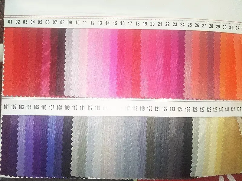 Mochila Colorida com Cordão em Nylon e Poliéster para Academia e Viagens