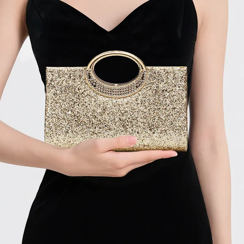 Clutch de noite com strass e alça de corrente