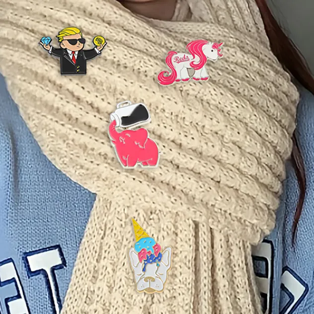Distintivo de esmalte duro de anime japonês personalizado