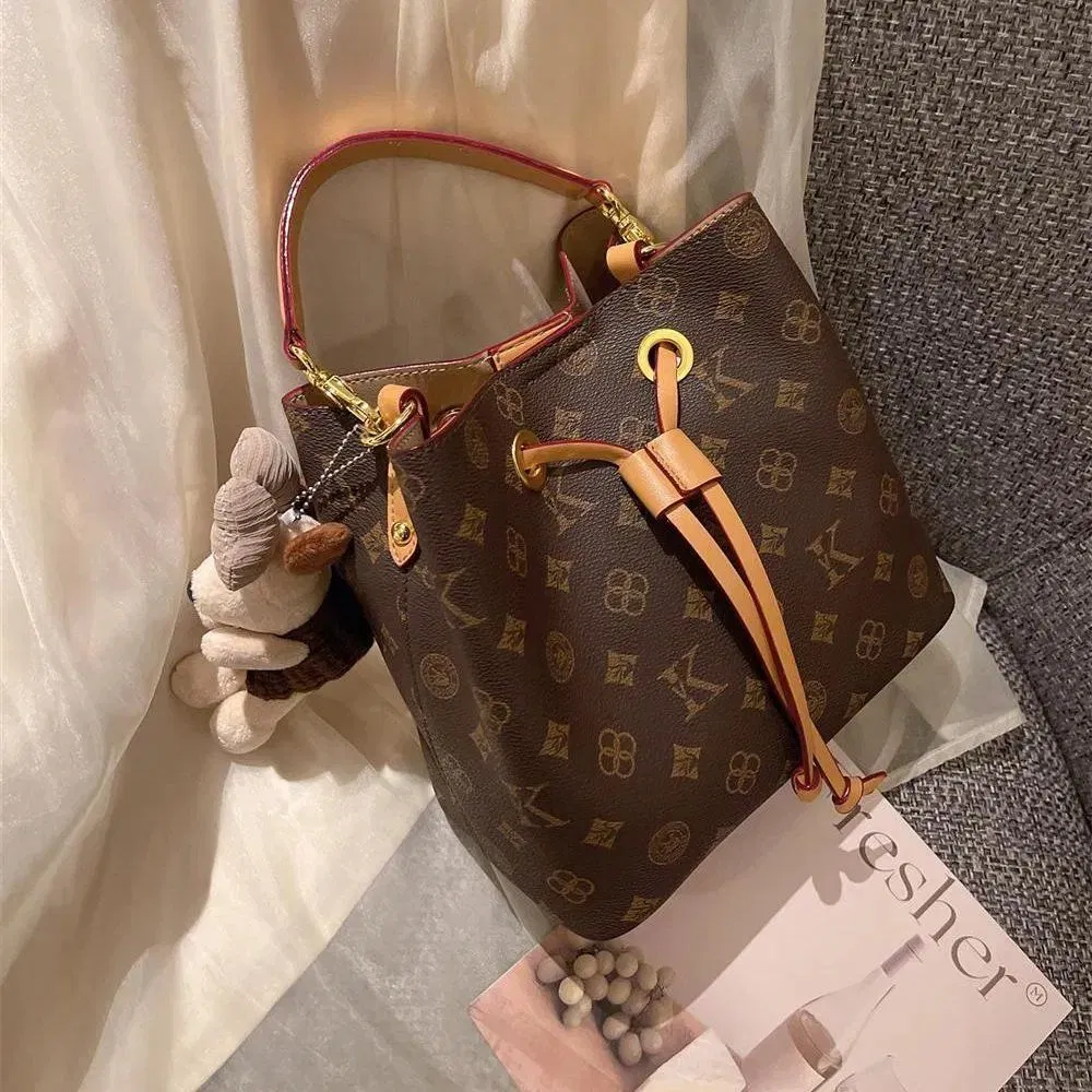 Bolsa de Balde de Couro Impresso Minimalista Urbana Feminina