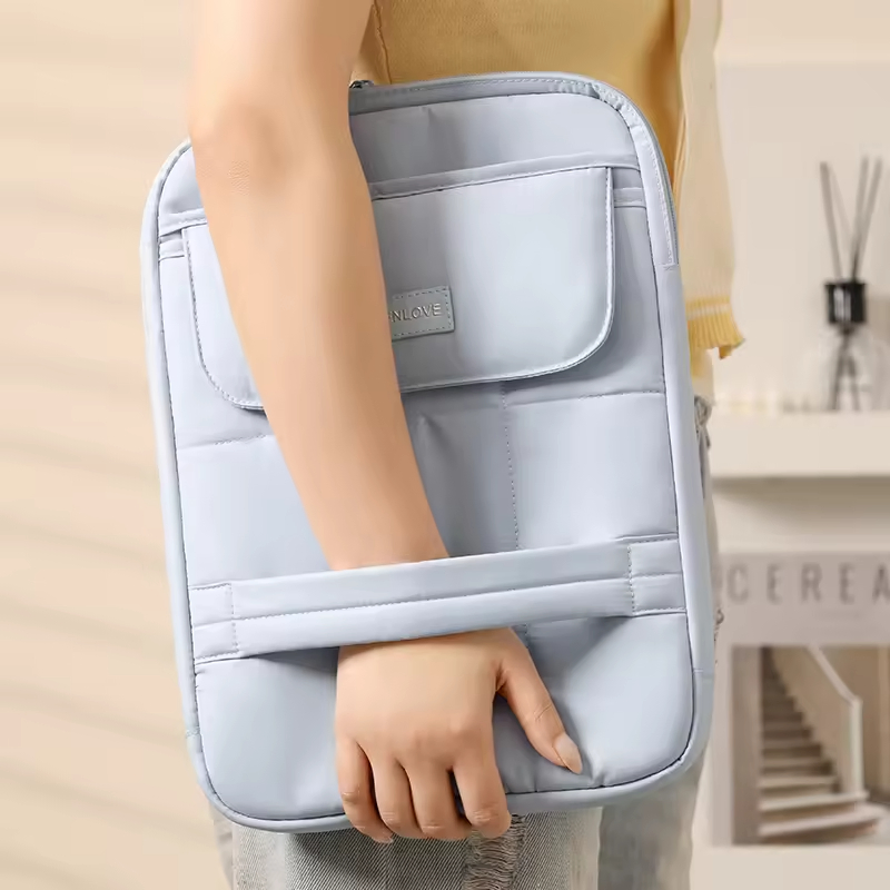 Bolsa de Ombro Slim Unissex Estilosa em Poliéster Durável, Impermeável, À Prova de Choque, com Múltos Compartimentos e Anti-Risco