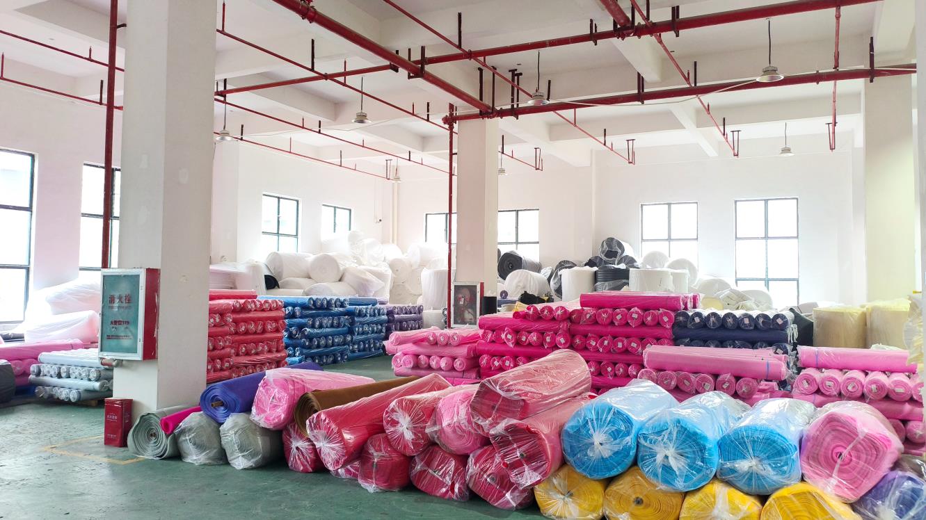 Armazenamento de Matérias Primas na Fábrica Guangzhou Sherey Fashion