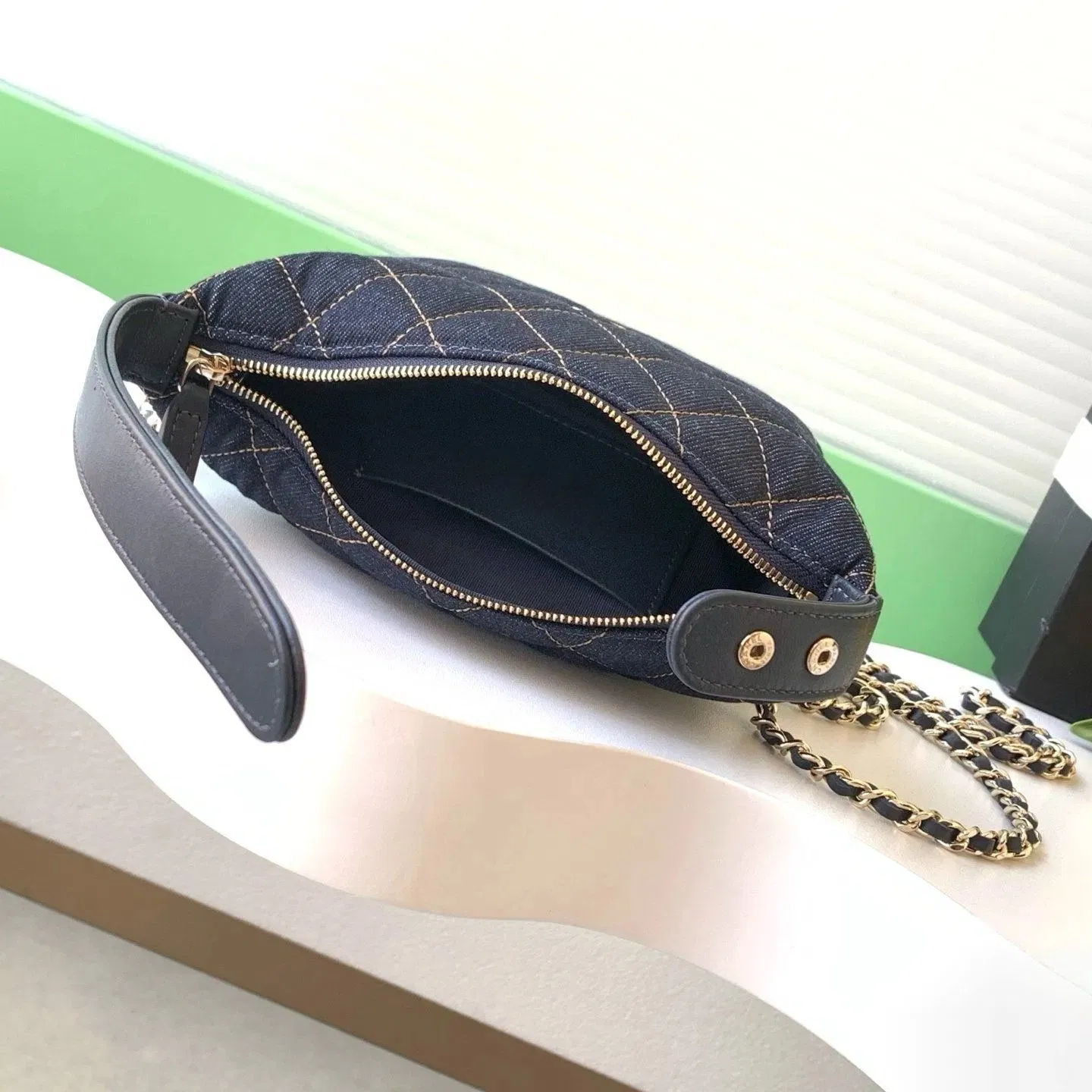 Atacado de Guangzhou 1: 1 Bolsa Hobo de Denim Matelassê para Mulheres com Alça de Corrente 26p Padrão de Diamante