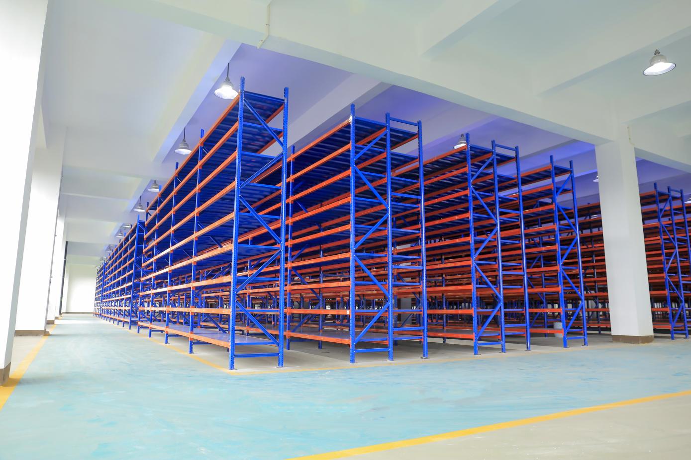 Retail mega-warehouse racking application