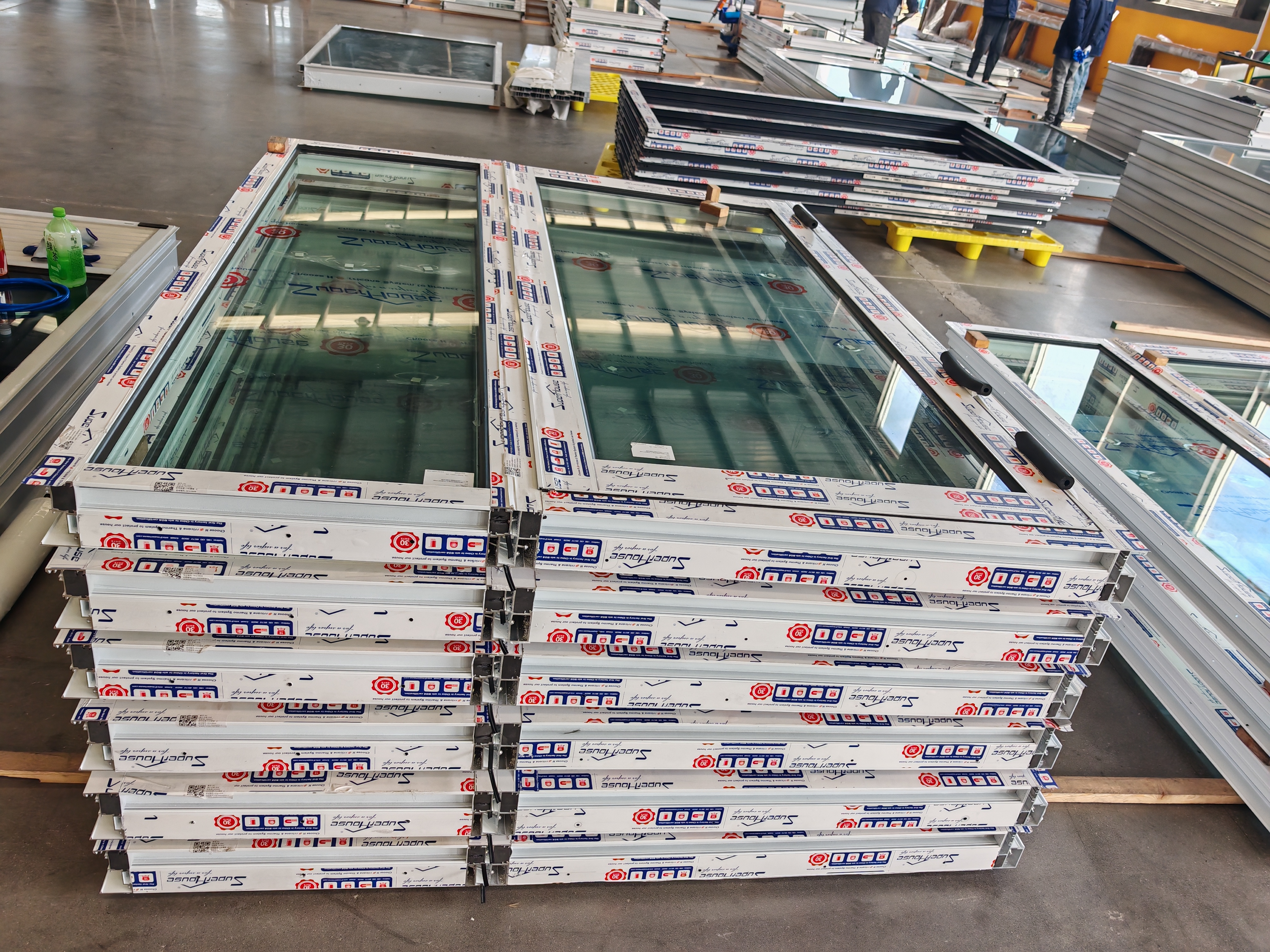 Bulk Wholesale Customization of Aluminum Alloy Clear/frosted Tempered Glass Swing Doors