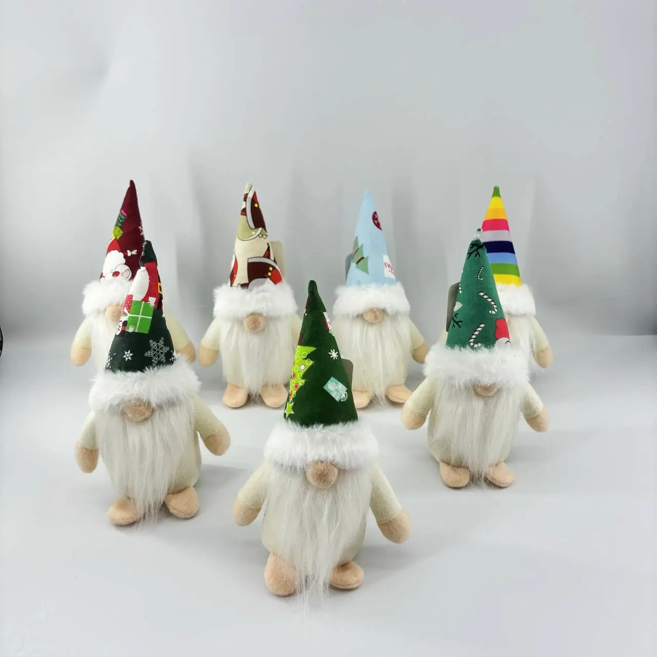 China 7-Piece Adorable Faceless Christmas Gnomes: Delicate Holiday Decor Manufacturers, Supplier