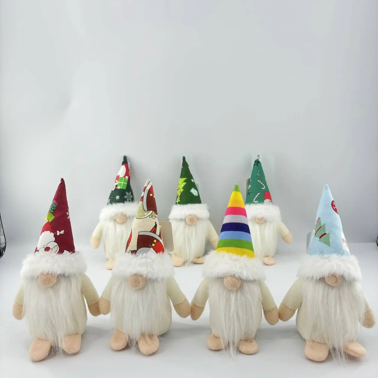 China 7-Piece Adorable Faceless Christmas Gnomes: Delicate Holiday Decor Manufacturers, Supplier