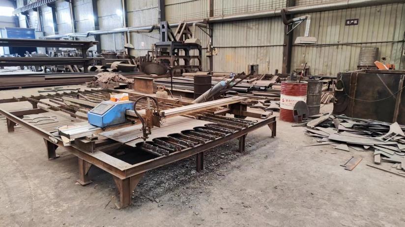 Corte de chapas de aço inoxidável — etapa inicial de fabricação de equipamentos para processamento de alimentos Shiraz Machinery