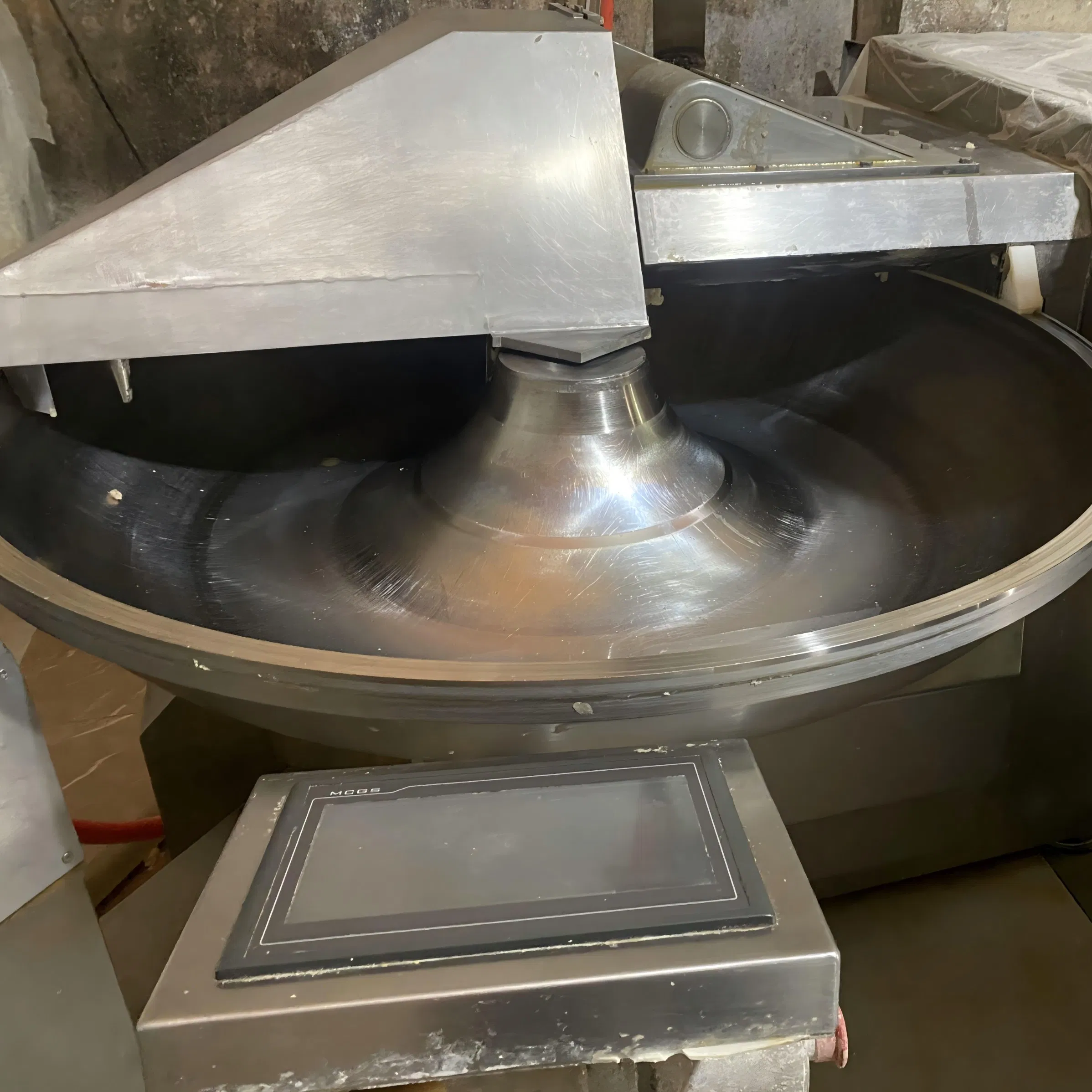 Moedor de Carne a Vácuo Industrial Durável para Moagem em Lotes Grandes