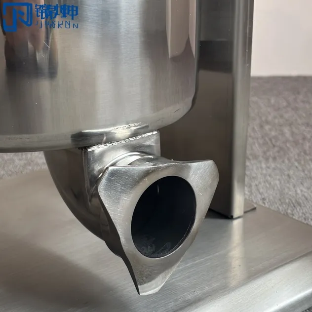 Detalhe do Tubo da Máquina de Encher Salsichas Manual 10L Comercial