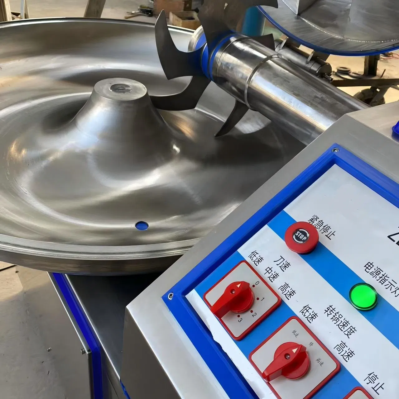Moedor de Carne a Vácuo Industrial Durável para Moagem em Lotes Grandes