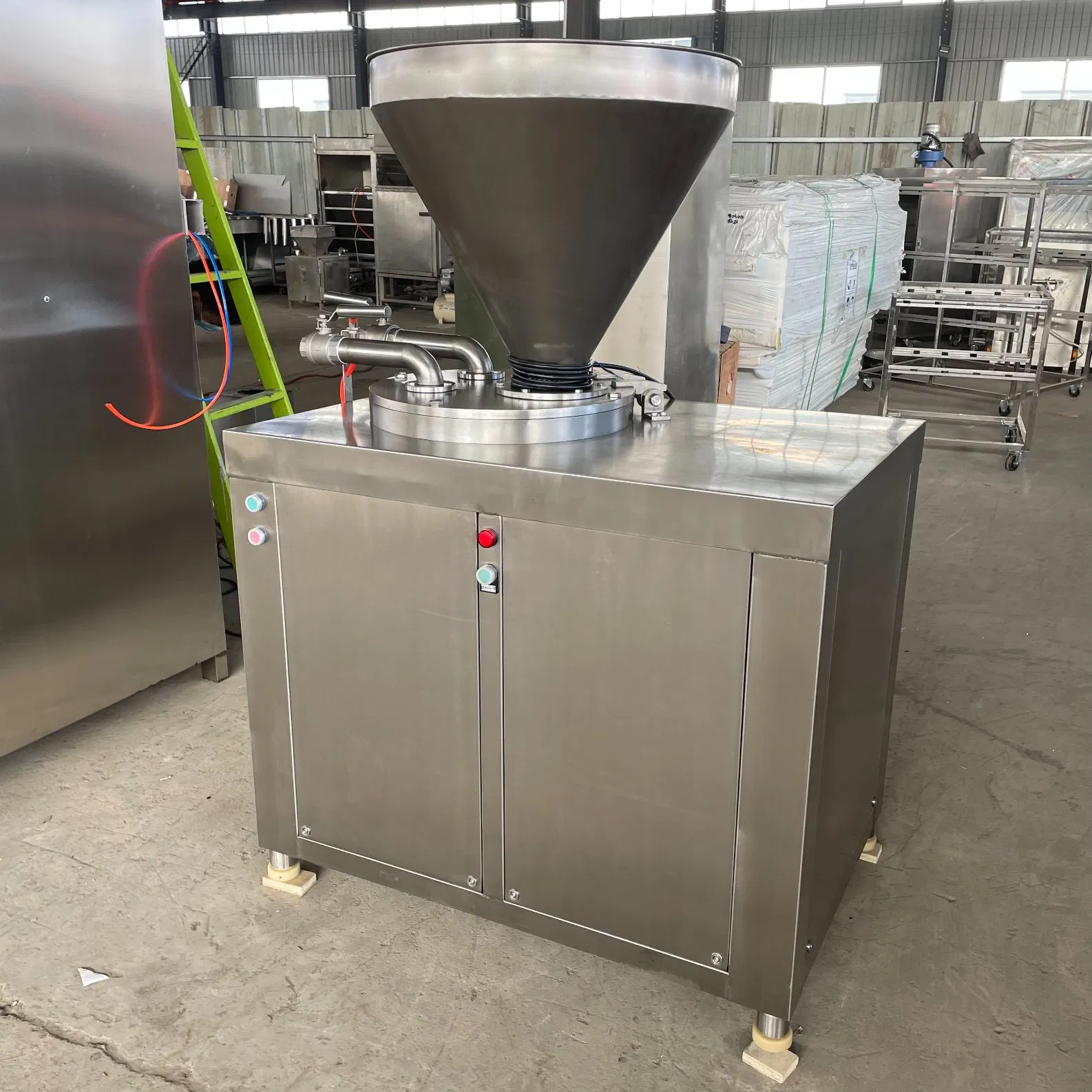 Máquina de Amarrar Salsichas Elétrica Comercial com Vácuo
