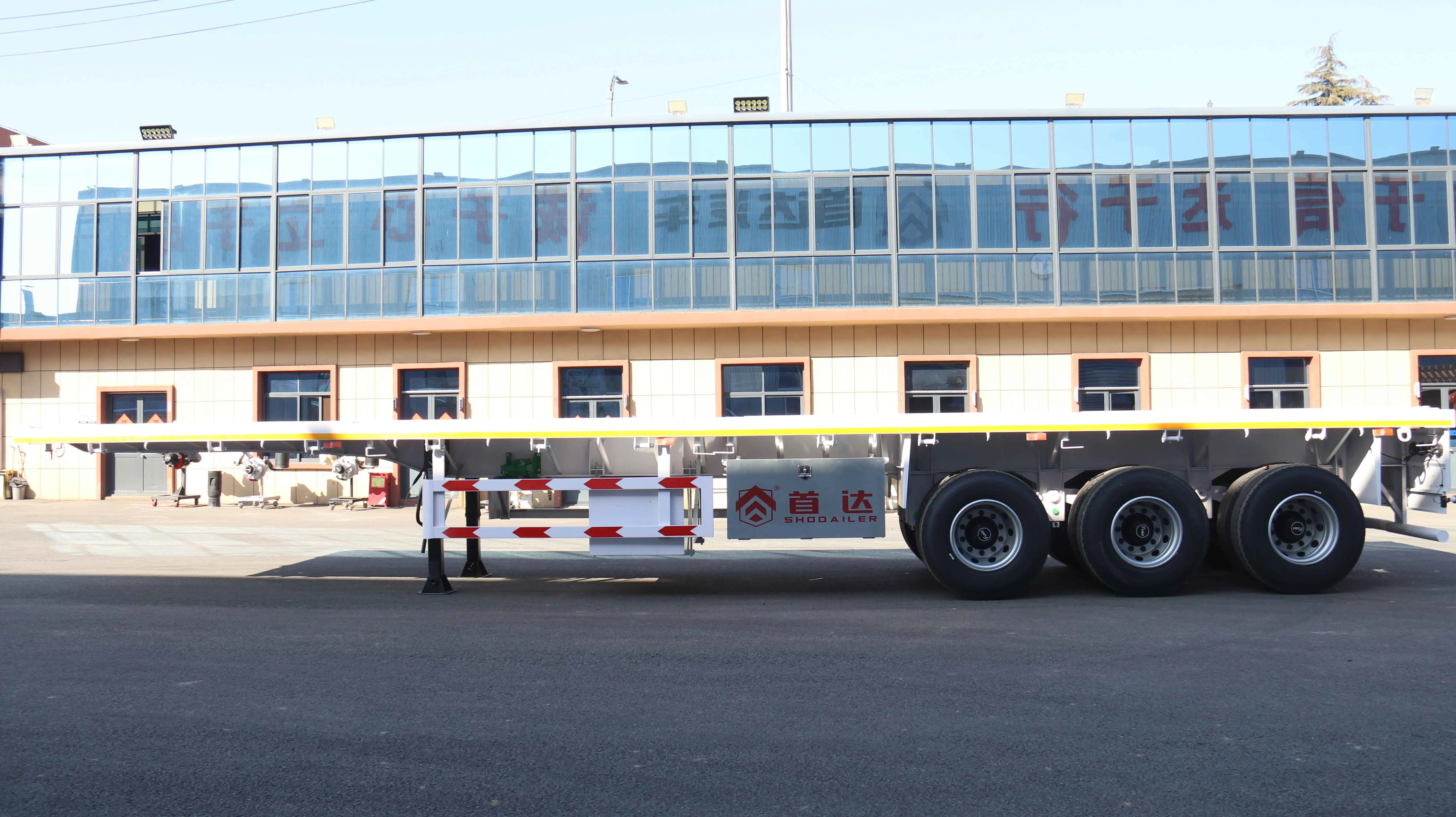 Flatbed semi trailer