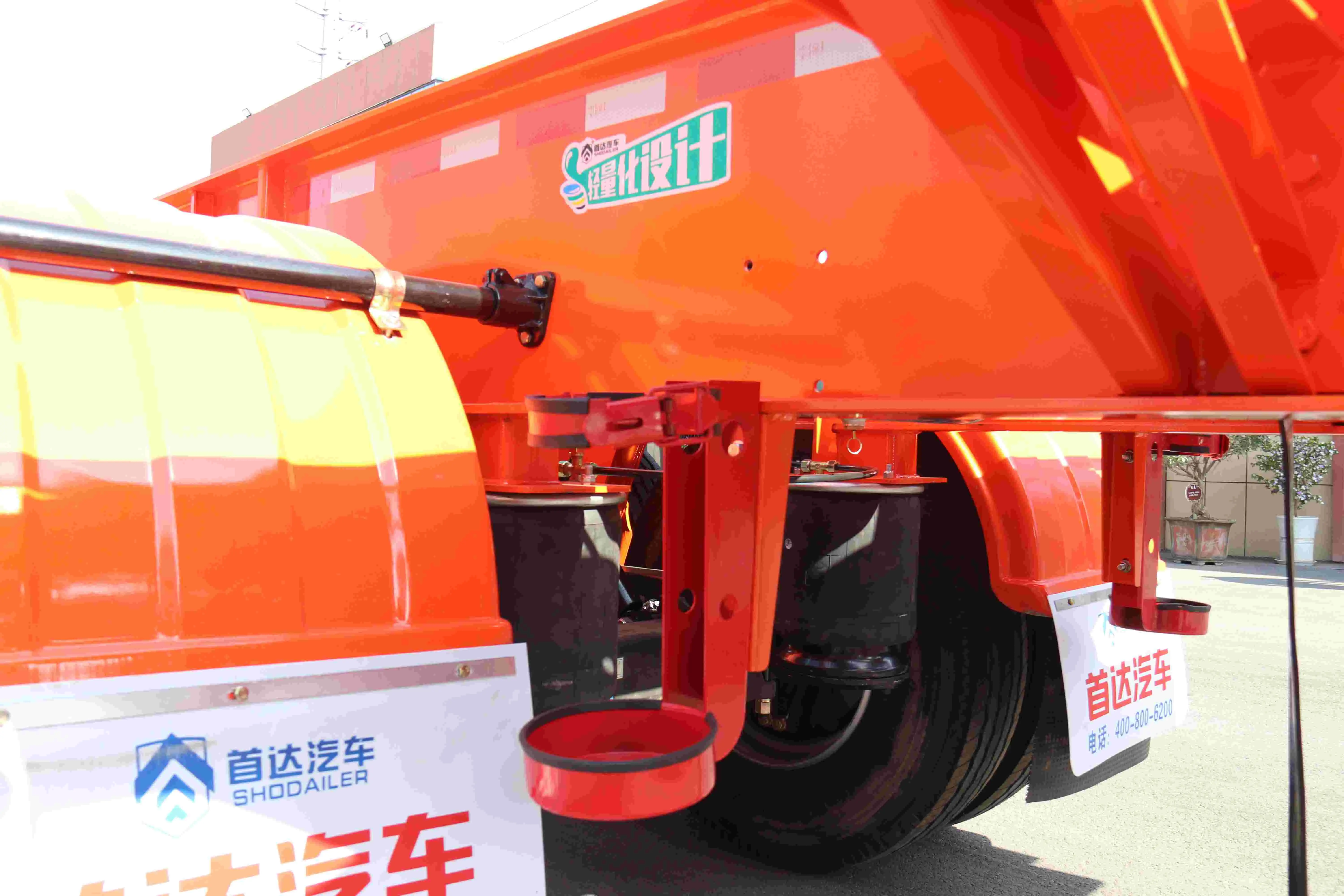 Skeleton semi trailer detail view