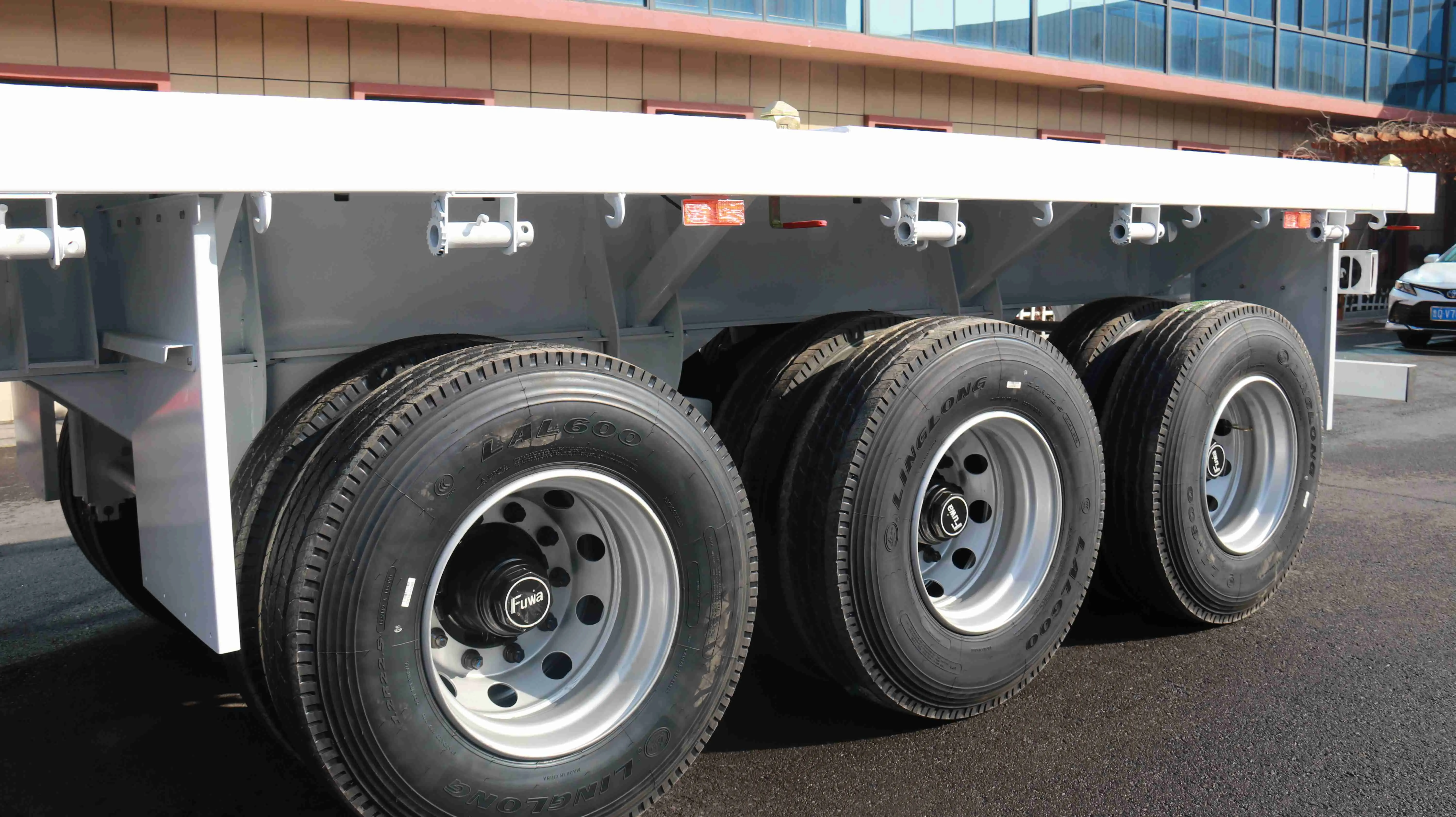 40 FT Flatbed semi trailer view 2