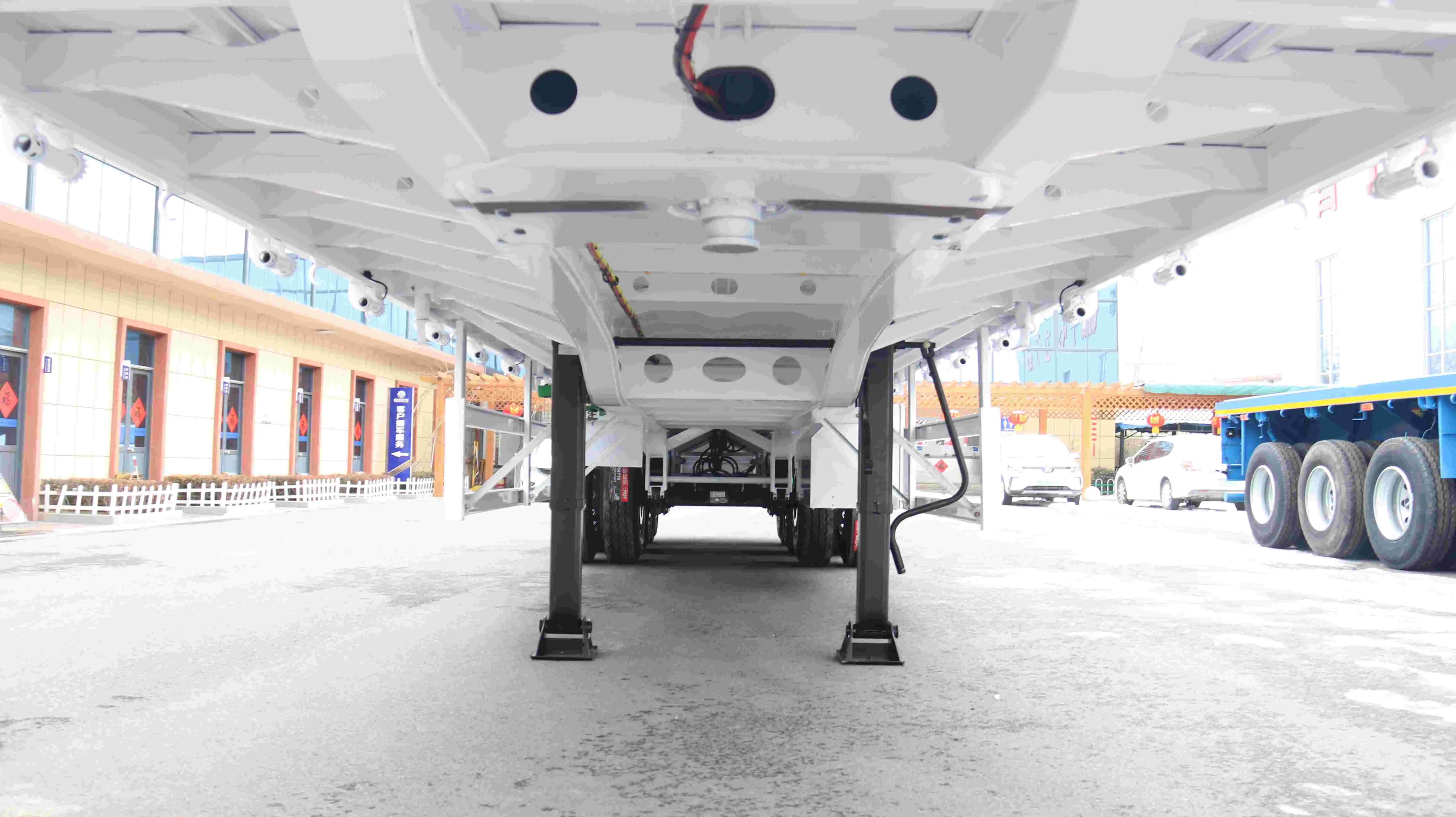 Flatbed Semi Trailer View 3