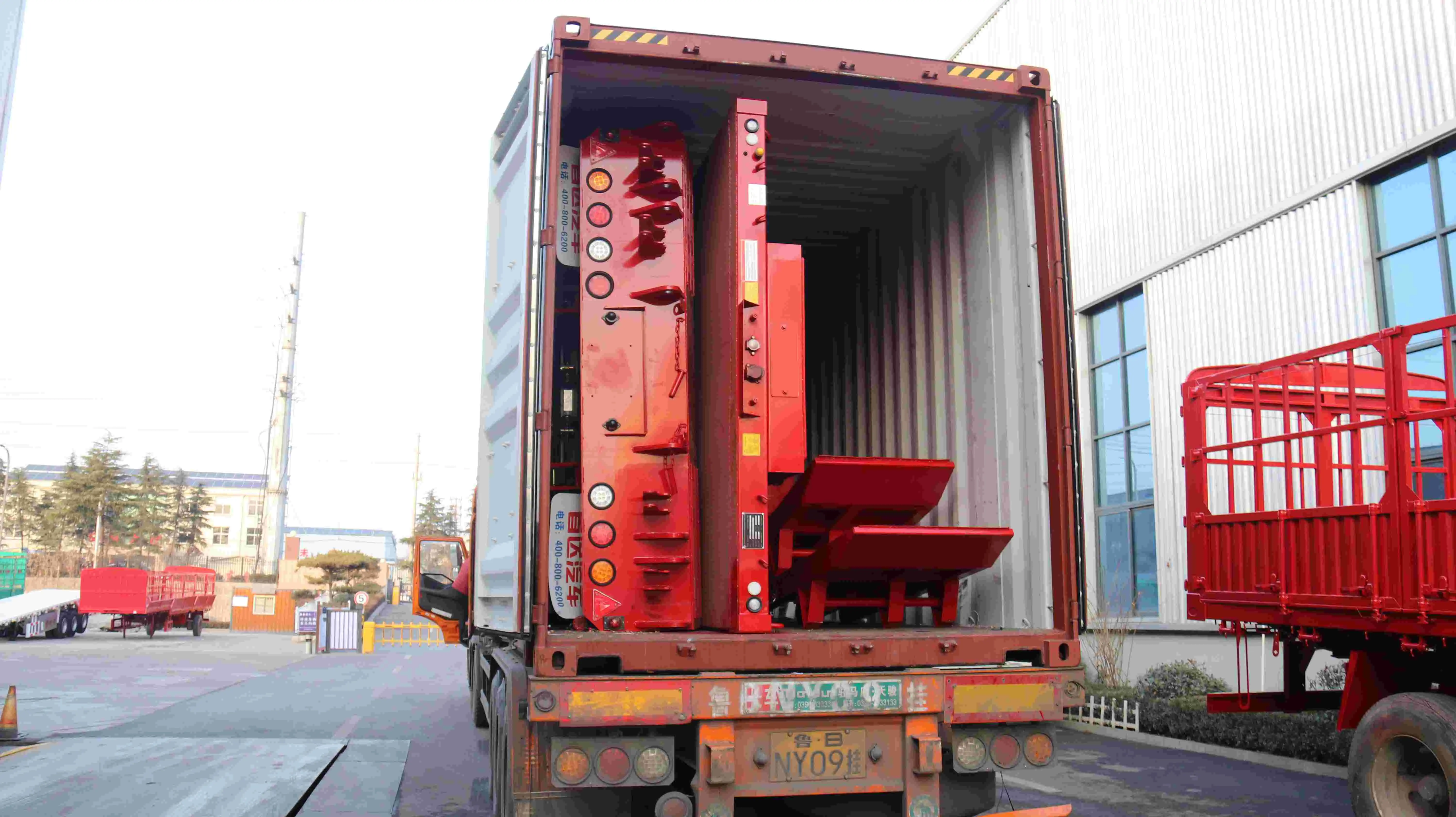 Skeleton semi trailer view 2