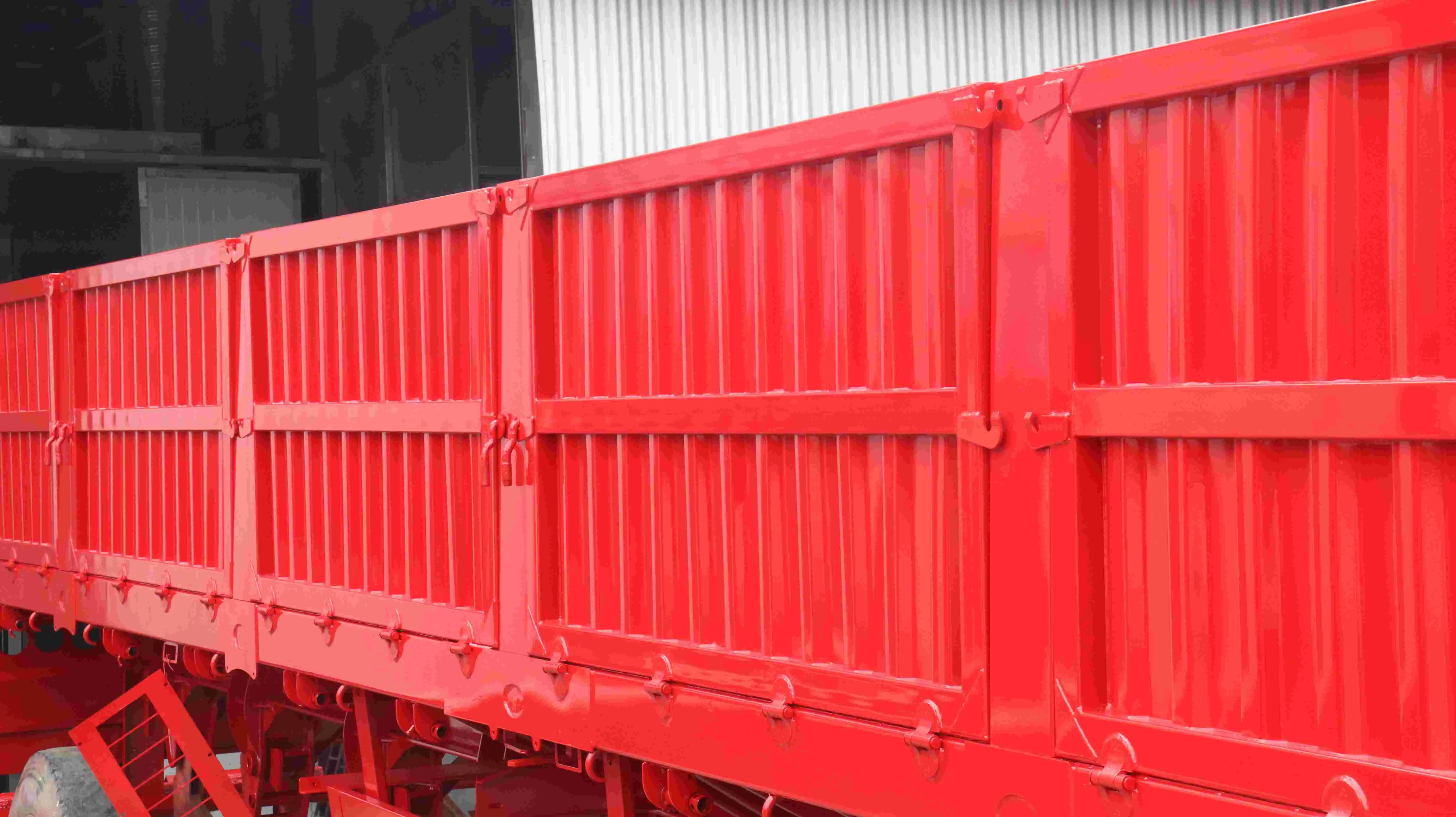 High-Quality 3 Axle 80 Side Wall Cargo Semi Trailer Supplier, SKD