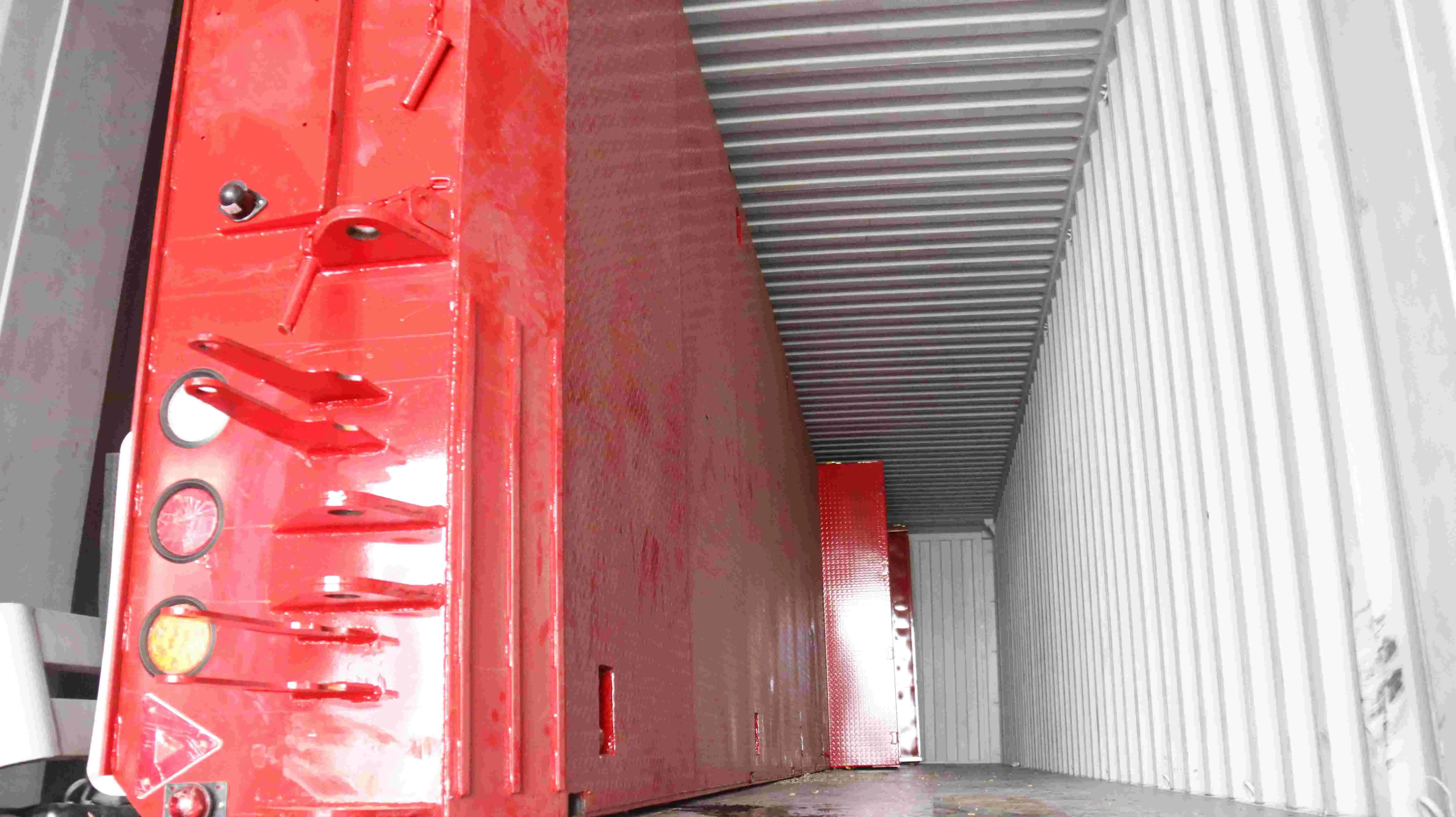 Skeleton semi trailer view 3