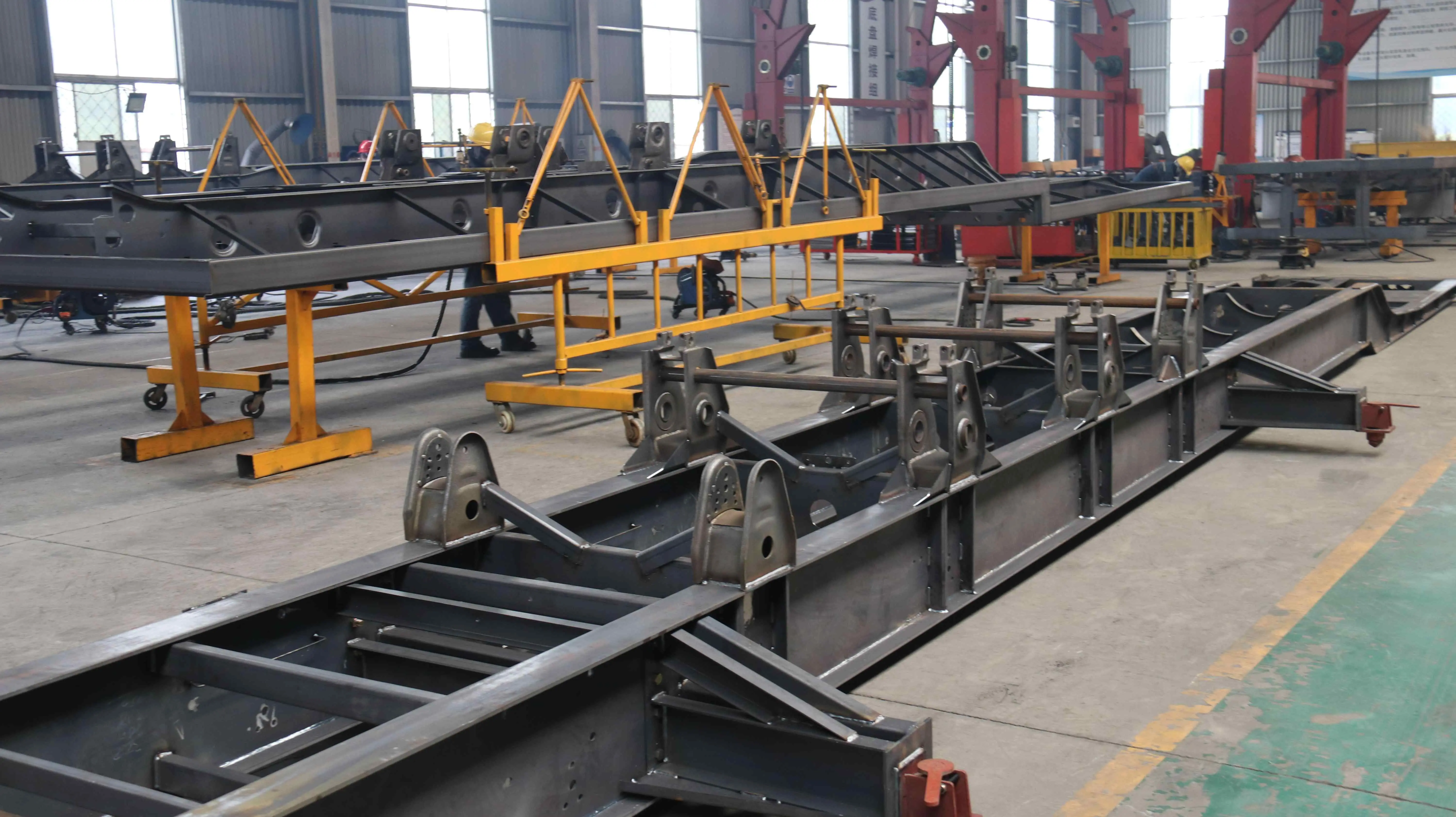 High-Quality 2025 New Generation 3 - Axle 40 FT Light - Grey Flatbed Truck Trailer for General Cargo Transport Supplier, CKD