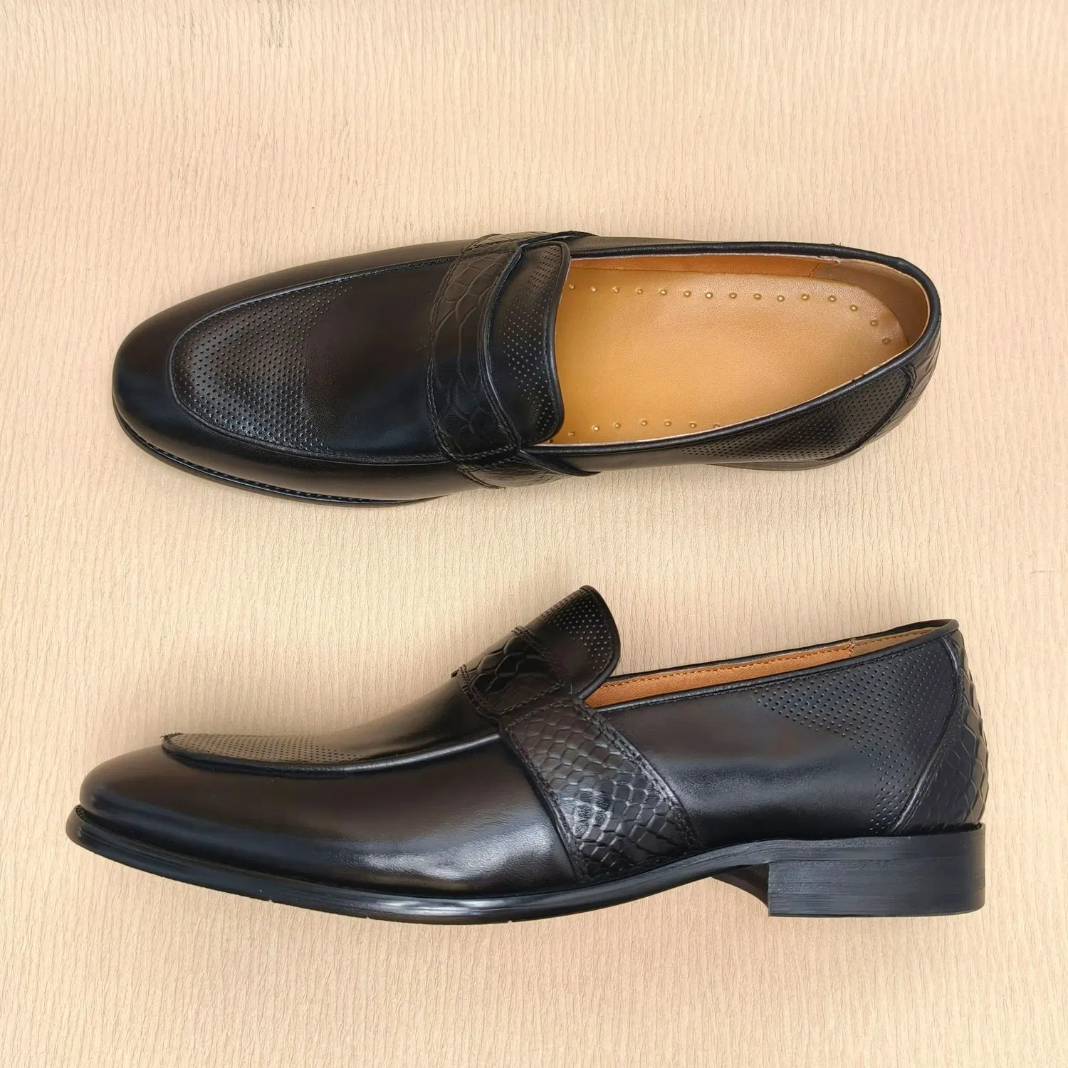 Stylish Handcrafted Leather Loafers for Men - Casual Office Wear