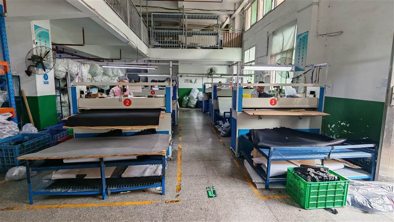 Leather cutting process for shoe upper manufacturing