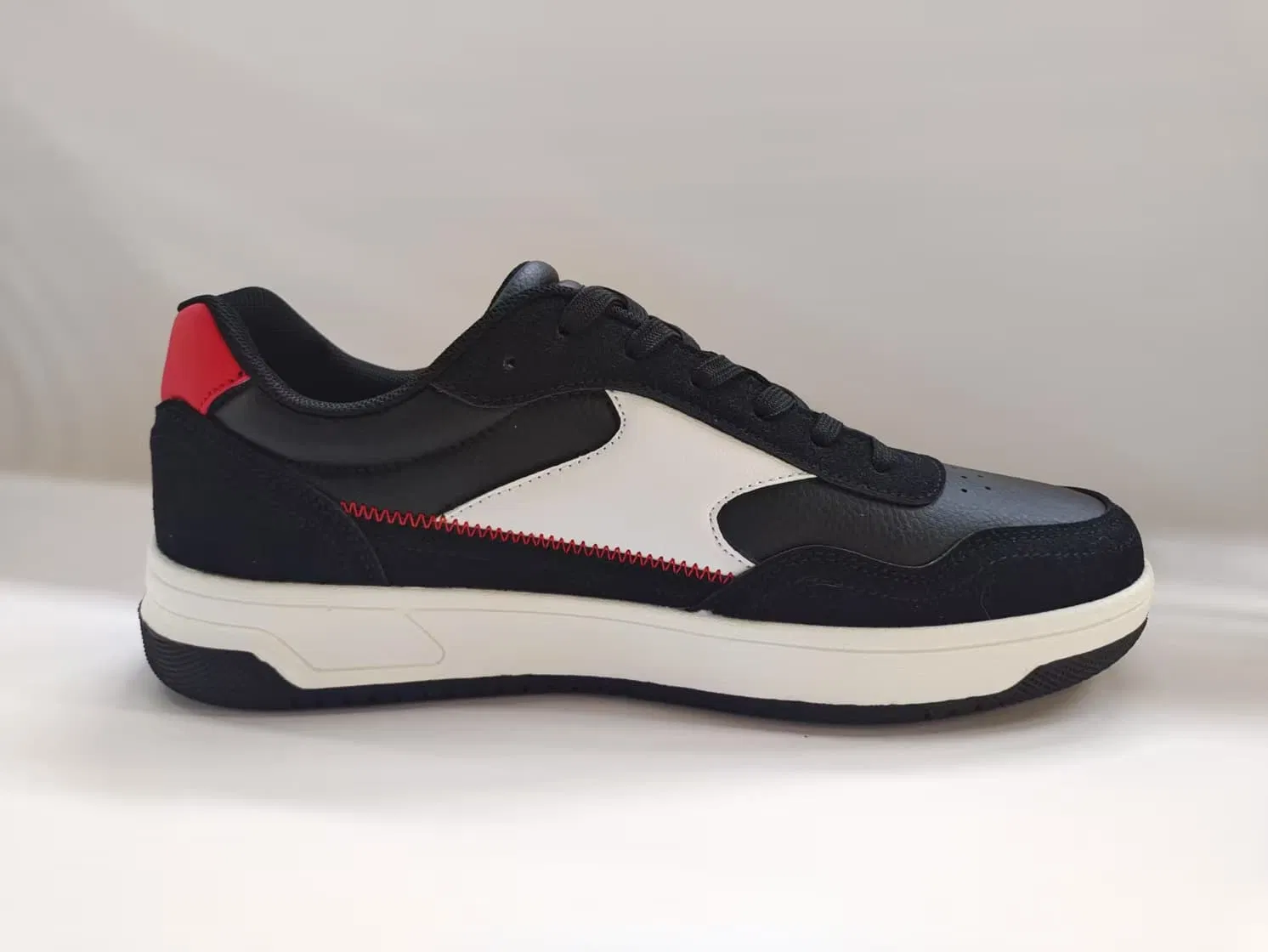 Stylish Men's Sneakers for Ultimate Comfort and Performance