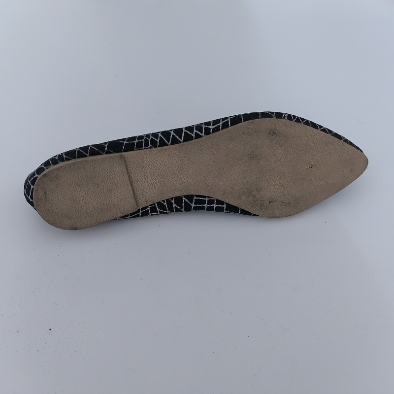 Black &amp; White Grid Pattern Pointed-Toe Flats