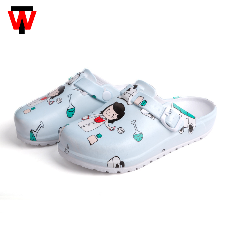Wholesale Clogs Fashion New Flat slippers Woman Sandals Light and Anti-Slip Indoor Non-slip Nurse Clogs for Unisex EVA Insole