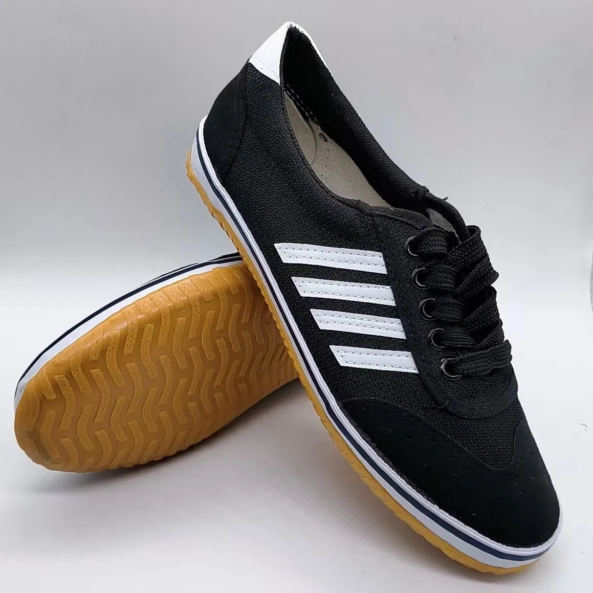 Stylish Sports Sneakers with Vulcanized Rubber Soles for Casual Wear