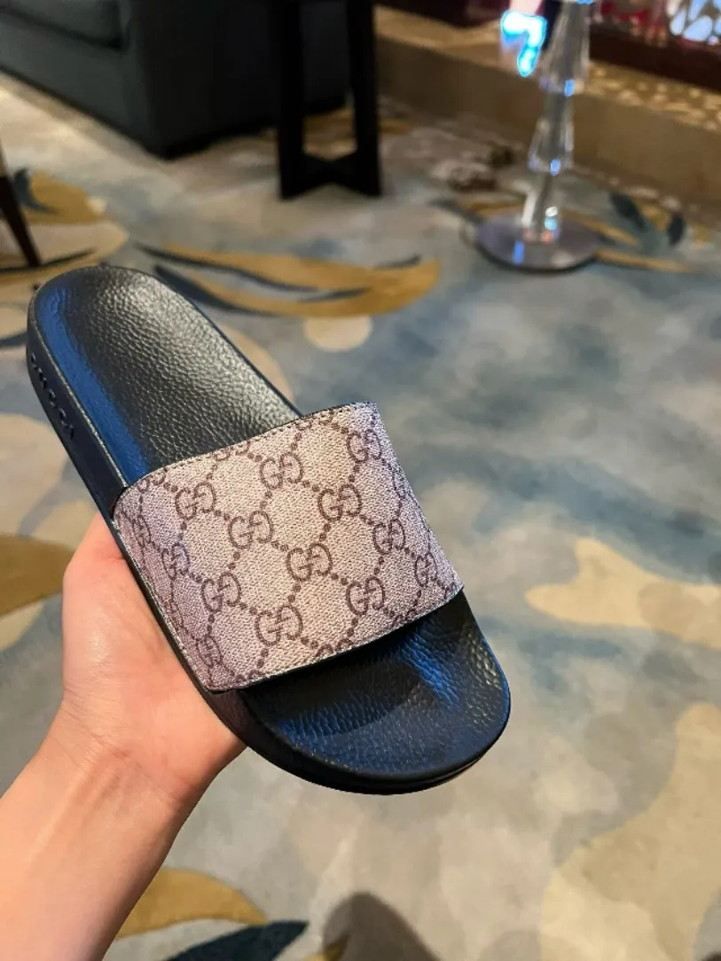 Slippers Detail 4