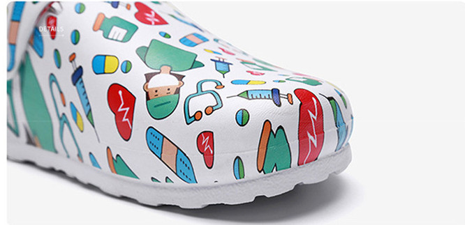 Wholesale Clogs Fashion New Flat slippers Woman Sandals Light and Anti-Slip Indoor Non-slip Nurse Clogs for Unisex EVA Insole