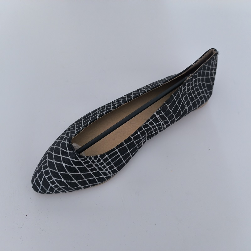 Black &amp; White Grid Pattern Pointed-Toe Flats