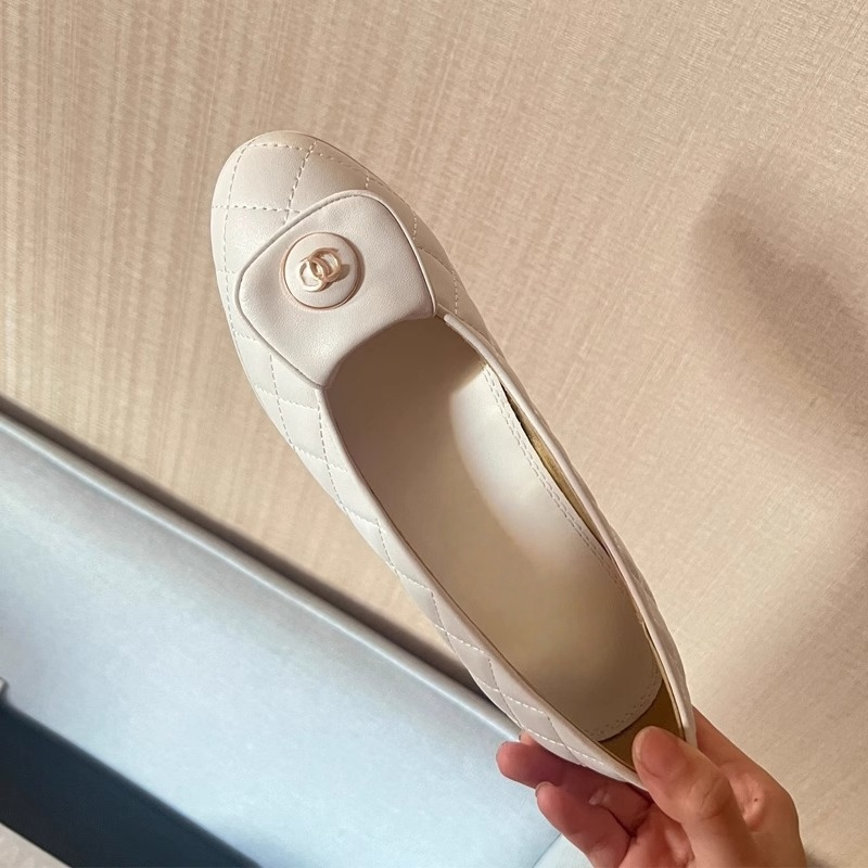Women's Quilted Leather Gold Logo Ballet Flats, Anti-Slip Square-Toe Slip-on Casual Loafers