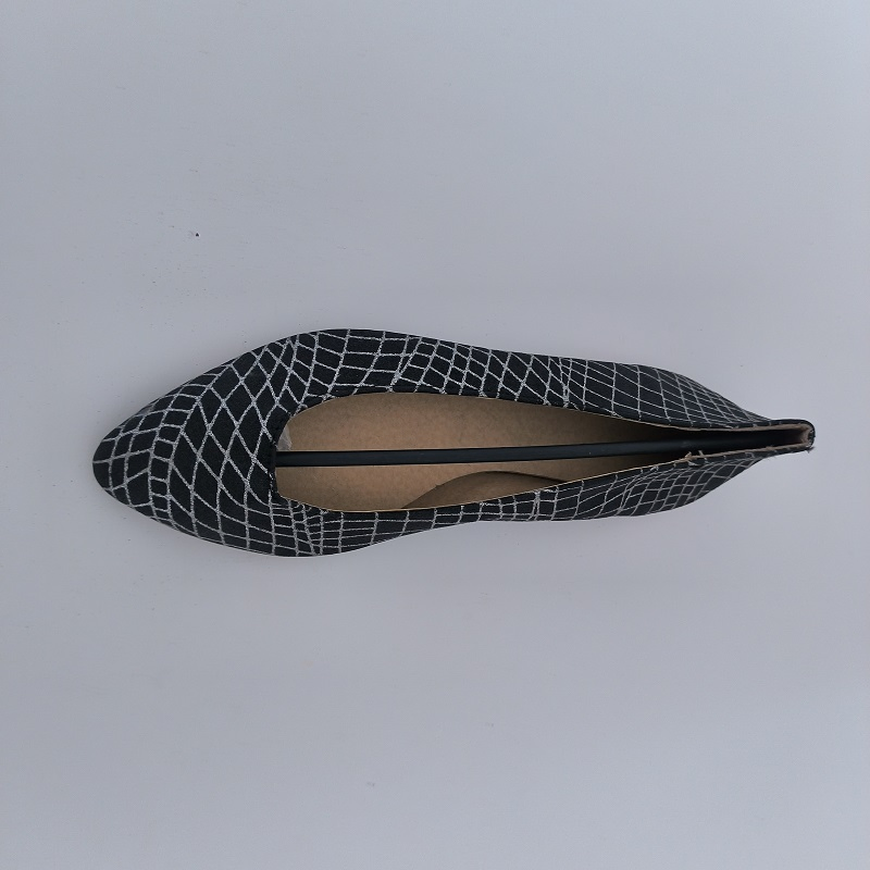 Black &amp; White Grid Pattern Pointed-Toe Flats