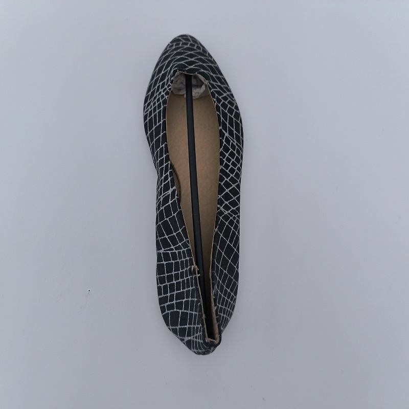 Black &amp; White Grid Pattern Pointed-Toe Flats