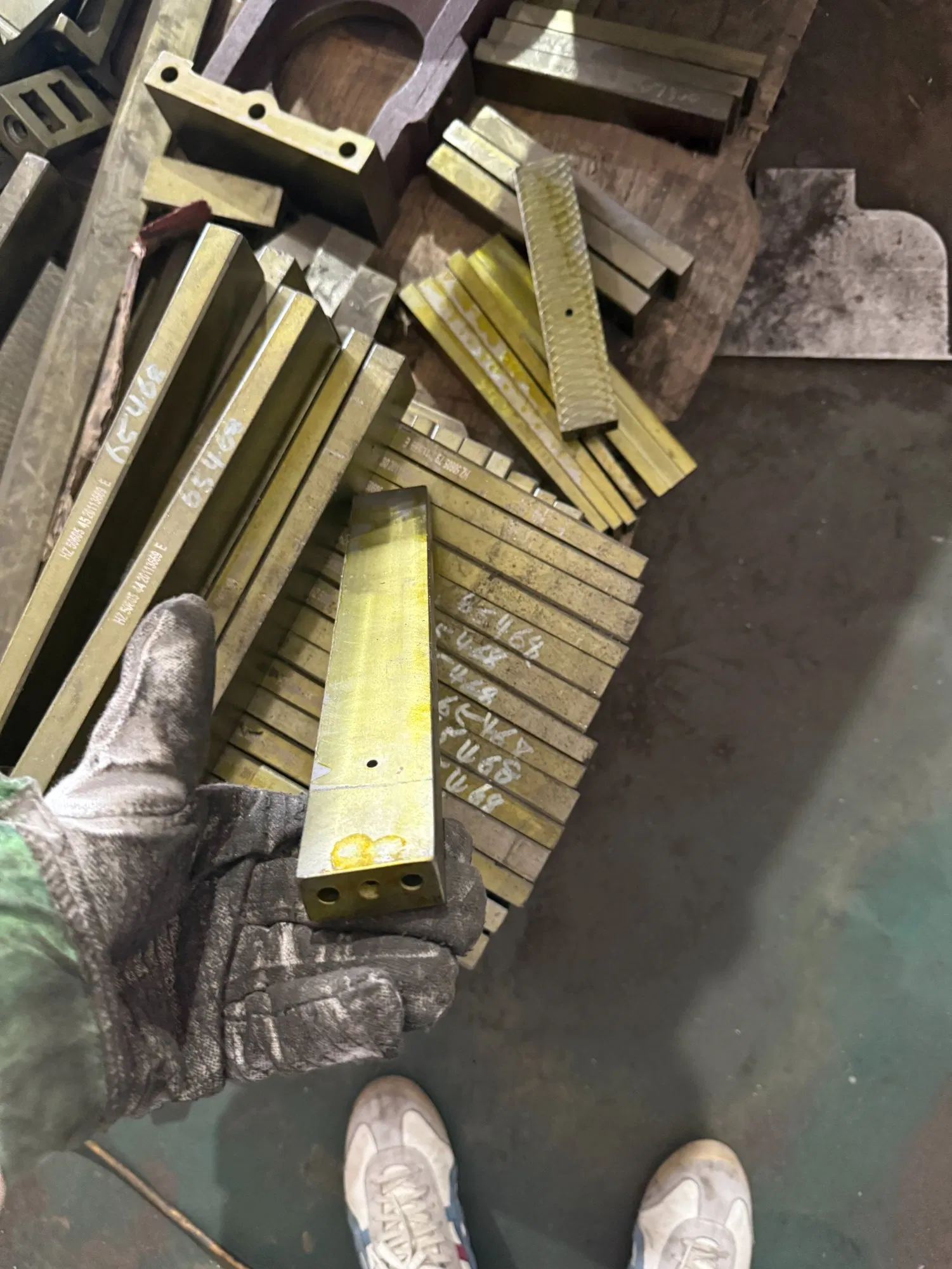 Customized Inserts, Inclined Irons, Iron Bars, Iron Stoppers and Iron Presses for Various Machine Tools. One Piece of Customized Inserts, Gib, Wedge M65468