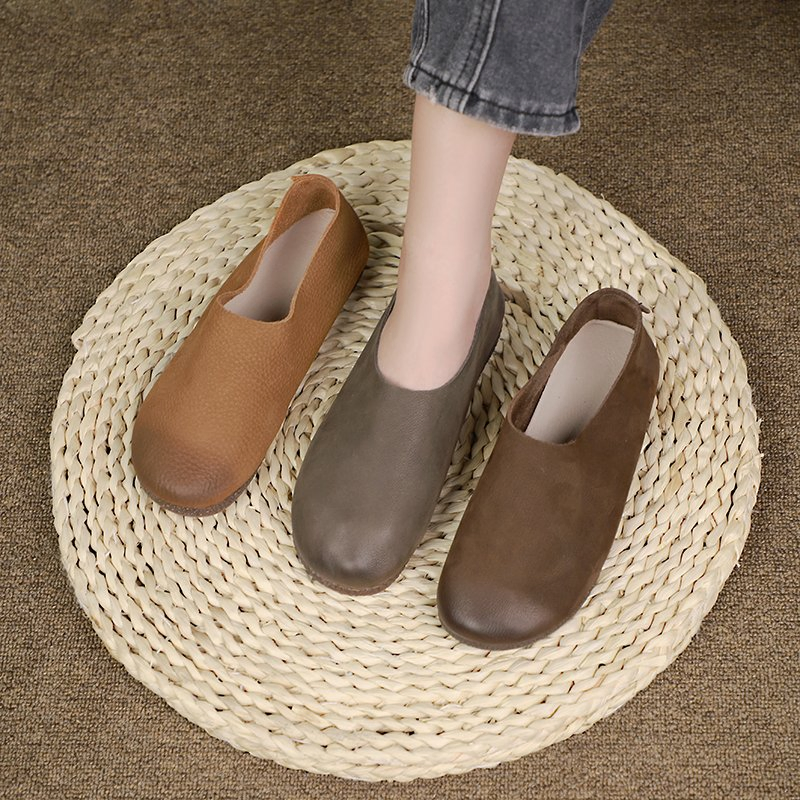 OEM ODM Original Design Retro Handmade Soft Leather Moccasin for Women Walking Style Slip on Soft Flat Loafers for Women