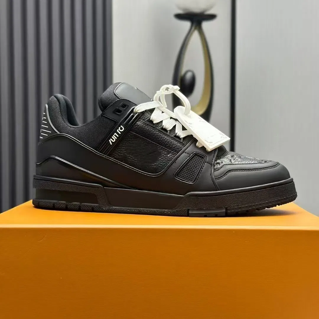 Top-Quality 1: 1 Replicas Sneakers in Stock Yupoo