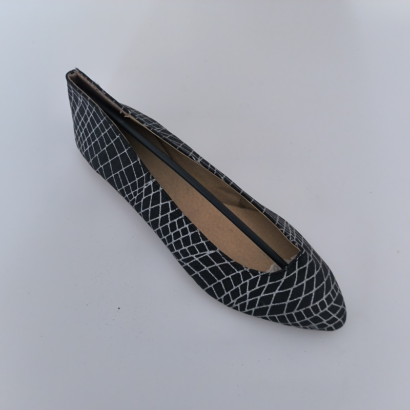 Black &amp; White Grid Pattern Pointed-Toe Flats