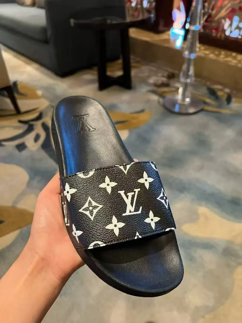 Slippers Detail 1