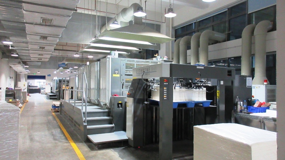 Heidelberg printing machine imported from Germany — producing vibrant, high-quality bag prints at ChicBeauty