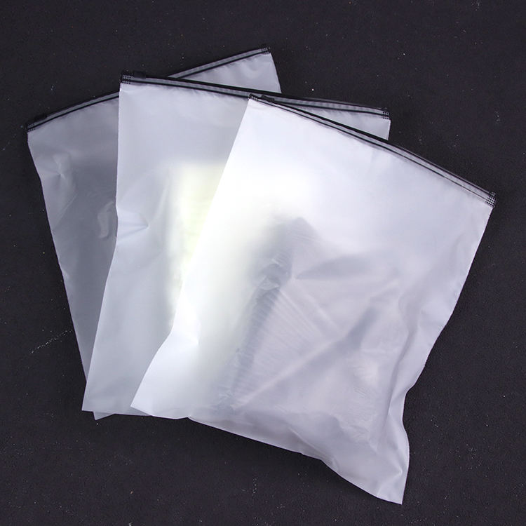 Customizable Biodegradable PE Zipper Bags with Zipper Top Underwear Packaging Flexo Silk Screen Printing 25*35 cm Multiple Sizes