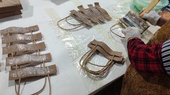 Brush glue application step in multi-layer bag construction — ChicBeauty Bag production line