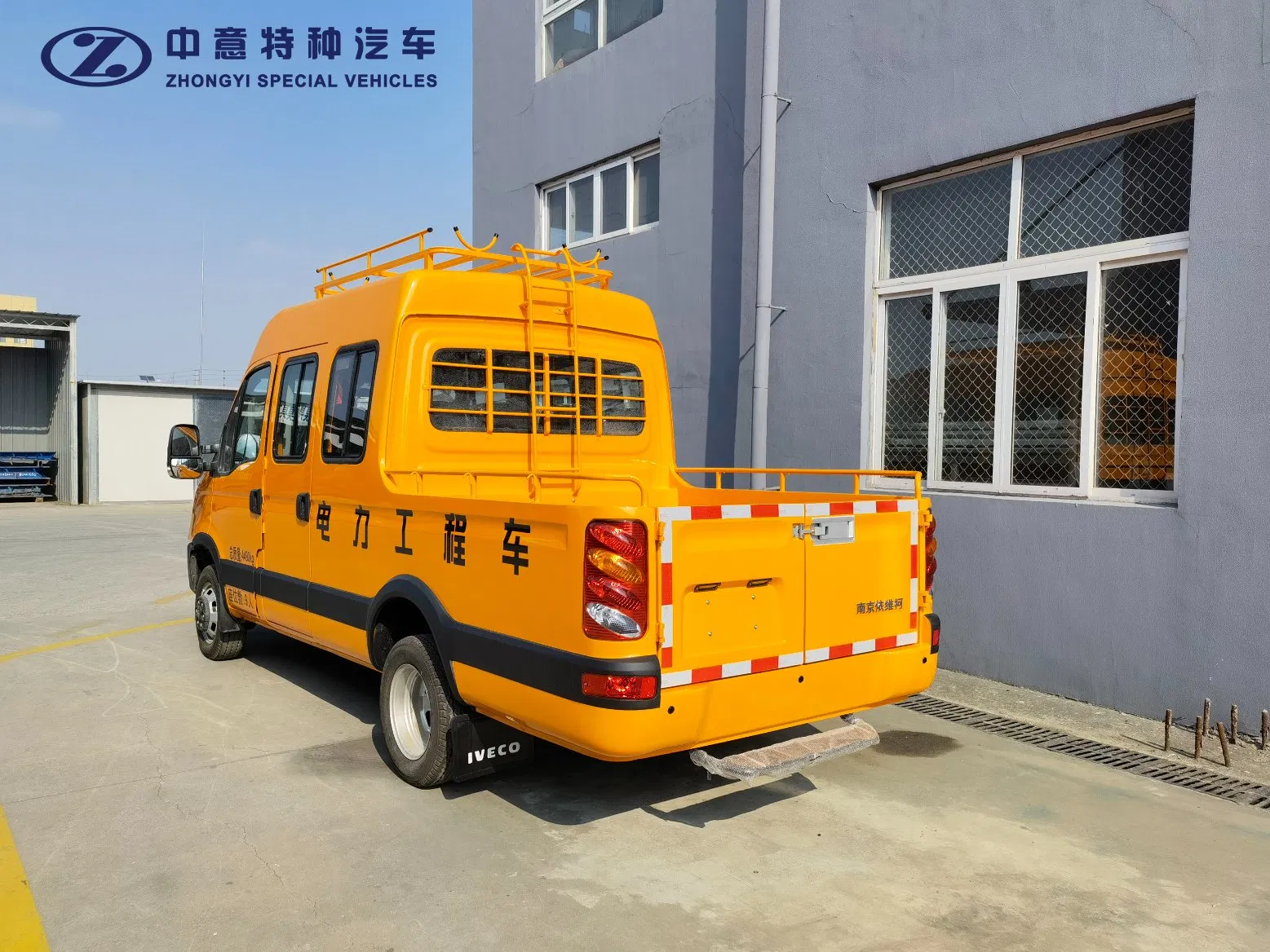 Multi-Functional Anti-Corrosion Safety Protection Oilfield Engineering Vehicle for Troubleshooting