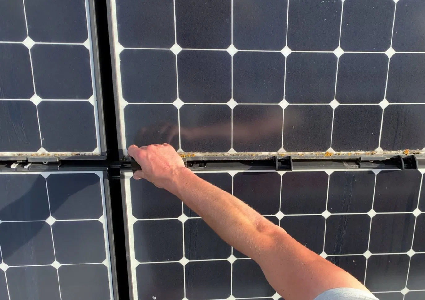 High Quality Cheap Price 2024 New Solar Cleaning Tools Solar Panel Snow Brake Snow Clip Solar Components for Solar Panel Use