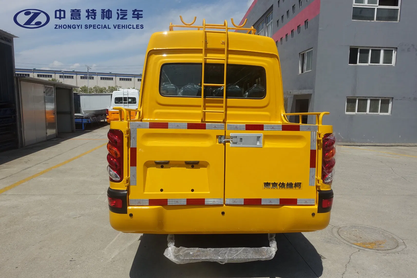 Multi-Functional Anti-Corrosion Safety Protection Oilfield Engineering Vehicle for Troubleshooting
